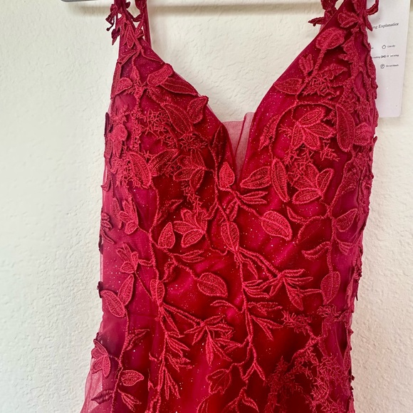 Elegant Red Evening Gown - So Pretty! - Picture 3 of 7